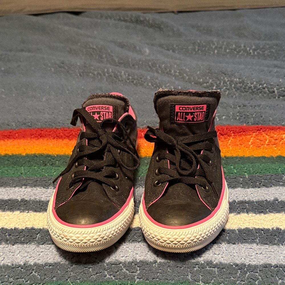 Converse Sneakers in Black and Pink